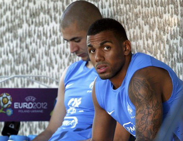 ĐT Pháp: M’Vila từng là một... tên cướp